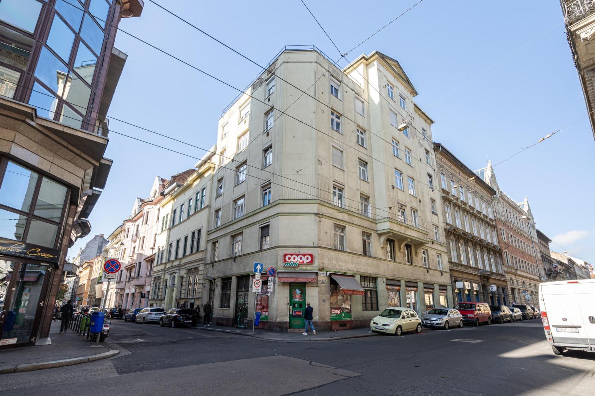Cozy Little Flat In The City Center Budapeste Exterior foto