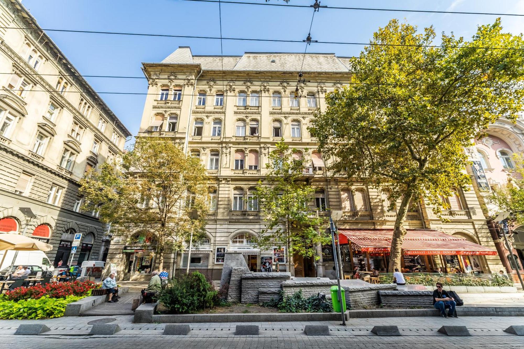 Cozy Little Flat In The City Center Budapeste Exterior foto